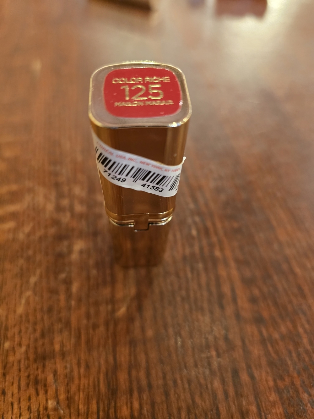 L'Oreal Color Riche 125 Red Lipstick in Gold Case